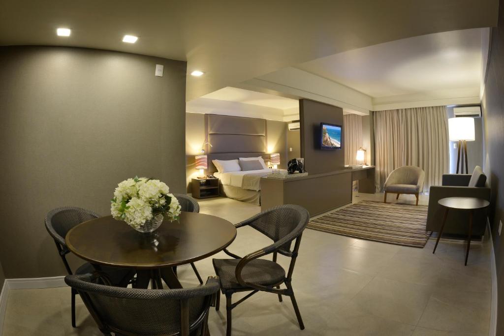 Hardman Praia Hotel - 高级套房（2个成人）