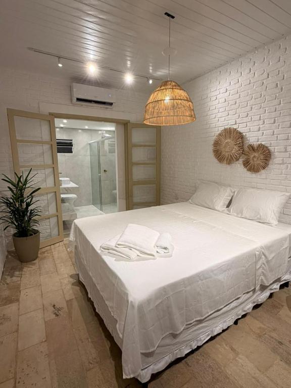 En eller flere senge i et værelse på Kanga Suítes - Aquário