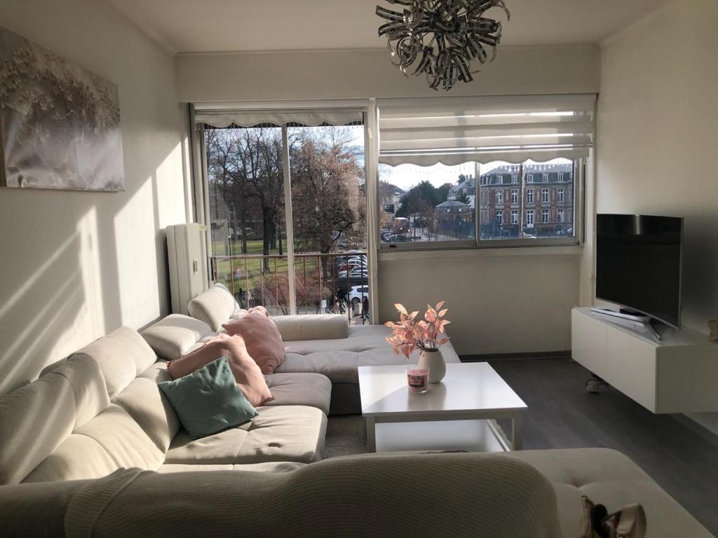 Appartement moderne esprit loft avec balcon centre Colmar proche gare et Place Rapp – photo 1