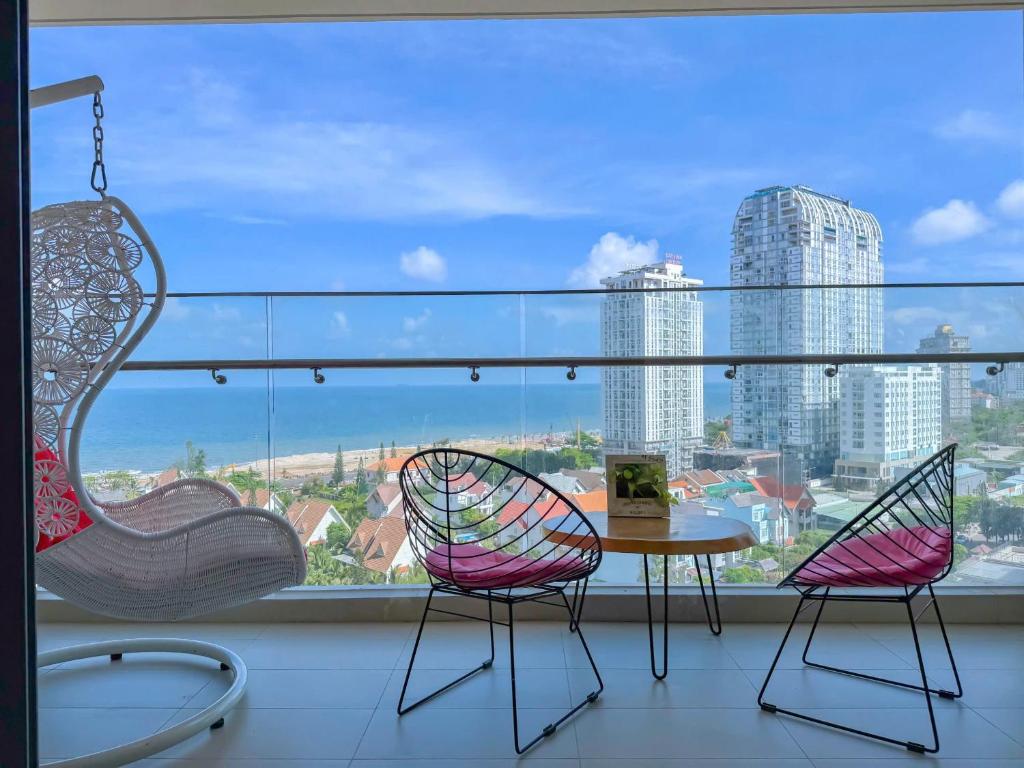 En balkon eller terrasse på The Song Apartment 5 Stars Vung Tau - Căn Hộ Du Lịch Biển Vũng Tàu