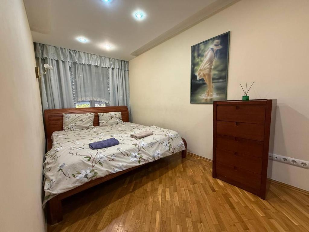 Postel nebo postele na pokoji v ubytování Воскресенская 12- 2 кв Евро Центр