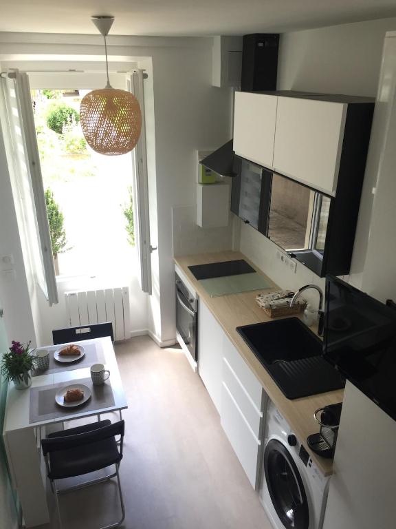 a small kitchen with a sink and a stove at Malakoff Petit Montrouge Beau Studio in Malakoff
