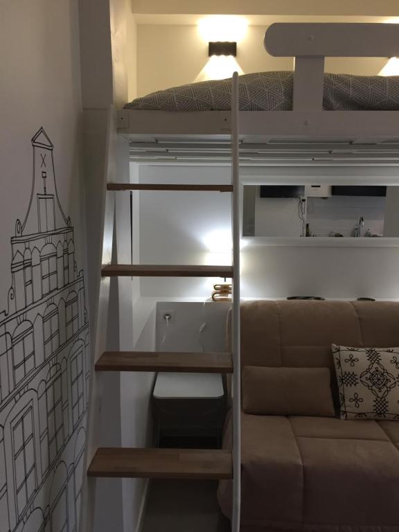 En eller flere senge i et værelse på Malakoff Petit Montrouge Beau Studio