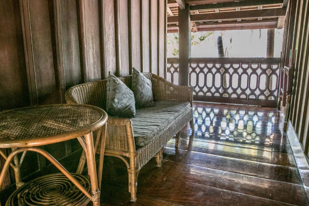 Boutique Room Details and Seating Area