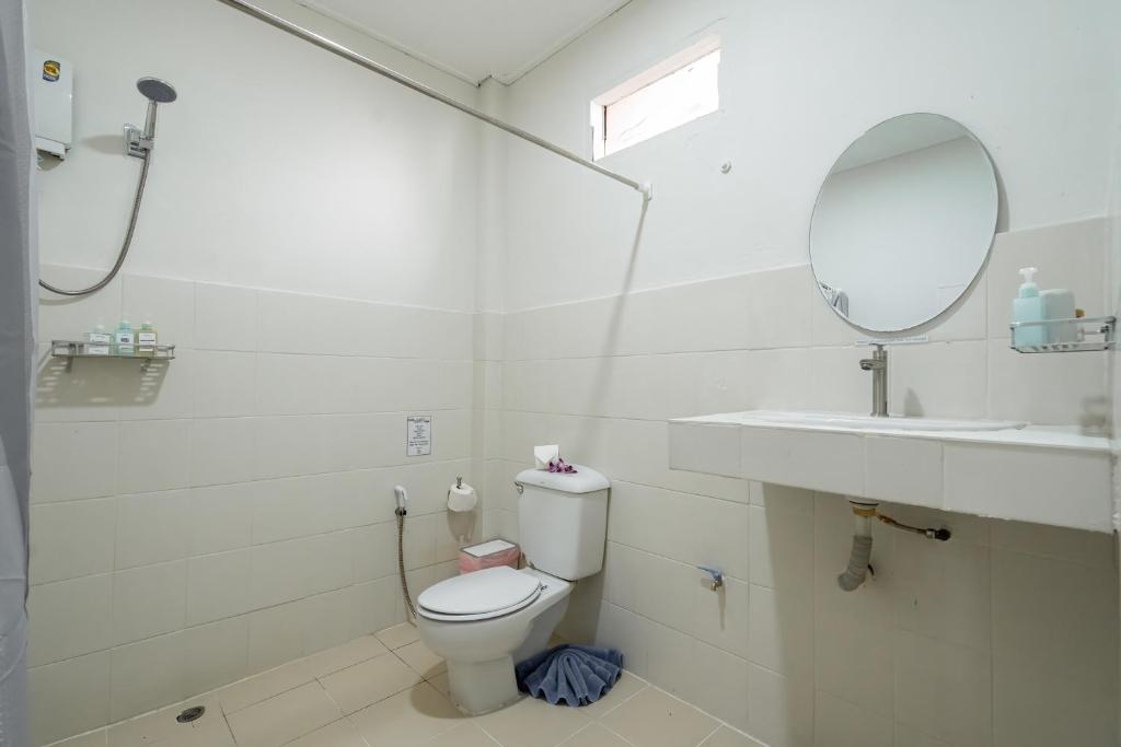 Lanta Beachfront Resort - 12