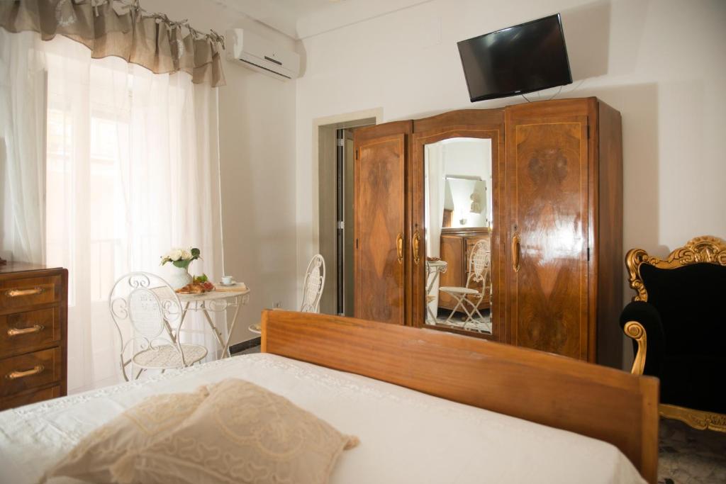 Postel nebo postele na pokoji v ubytování Dimora Cappuccini Guest House