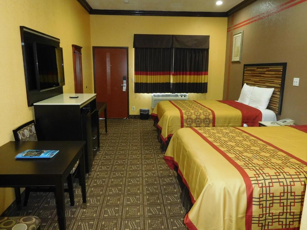 Diamond Inn - Queen Room With Two Queen Beds