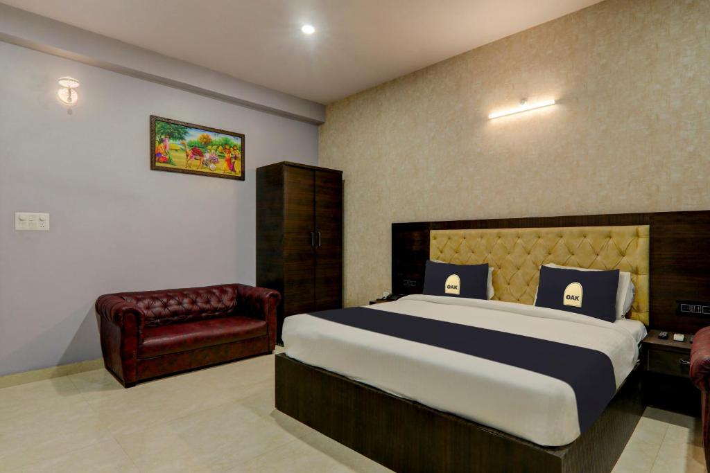 Afbeelding uit fotogalerij van Townhouse OAK Hotel Aradhna Inn Unit By Blue Moon Hotel in Bheta