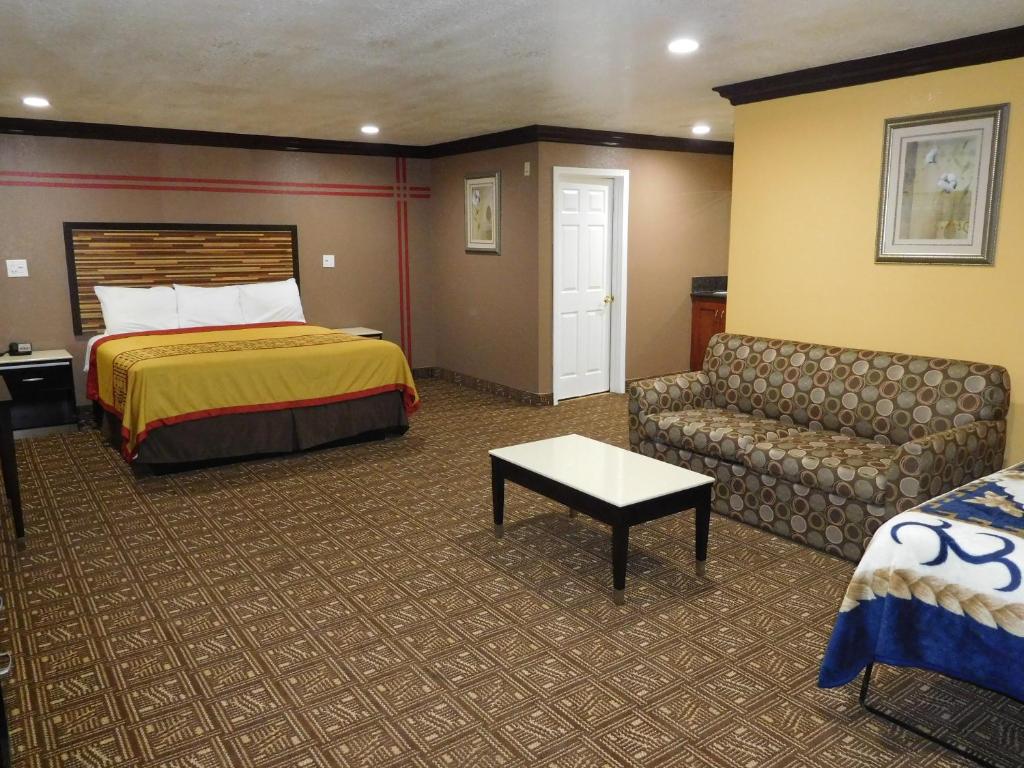 Diamond Inn - King Suite With Sofa Bed