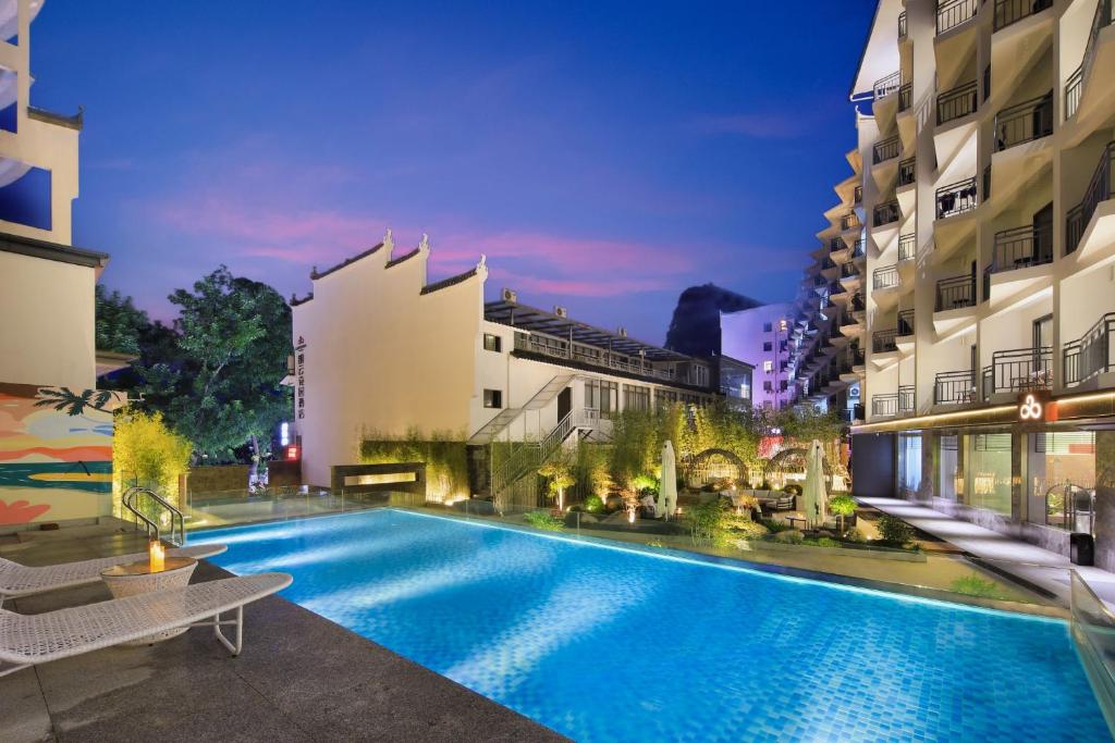 Bazén v ubytování Langyun Garden Hotel nebo v jeho okolí