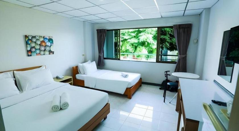 Giường trong phòng chung tại Central Place Hotel