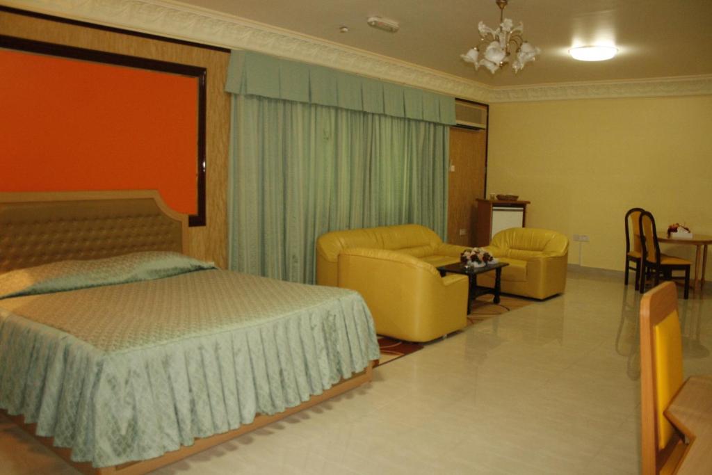 Postel nebo postele na pokoji v ubytování Bowshar International Hotel