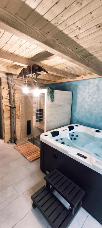 a hot tub in a room with a wooden ceiling at Kuća za odmor Delak in Fužine
