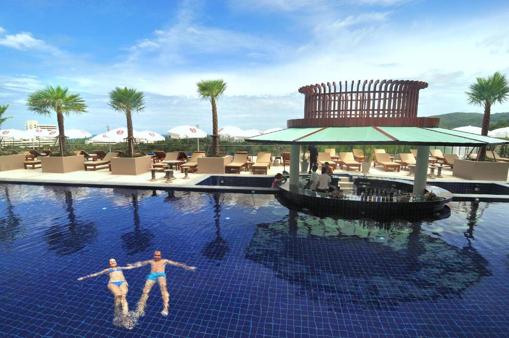 Bazén v ubytování Princess Seaview Resort & Spa - SHA Plus nebo v jeho okolí