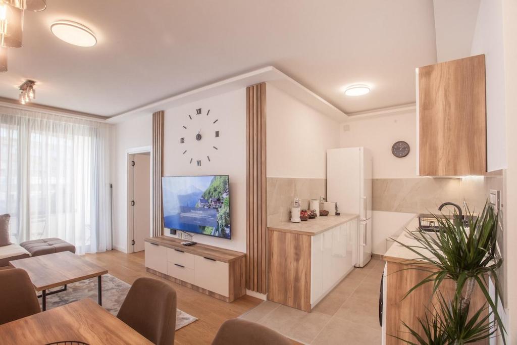 Grand Stay Apartment I Free Private Parking - Housity
