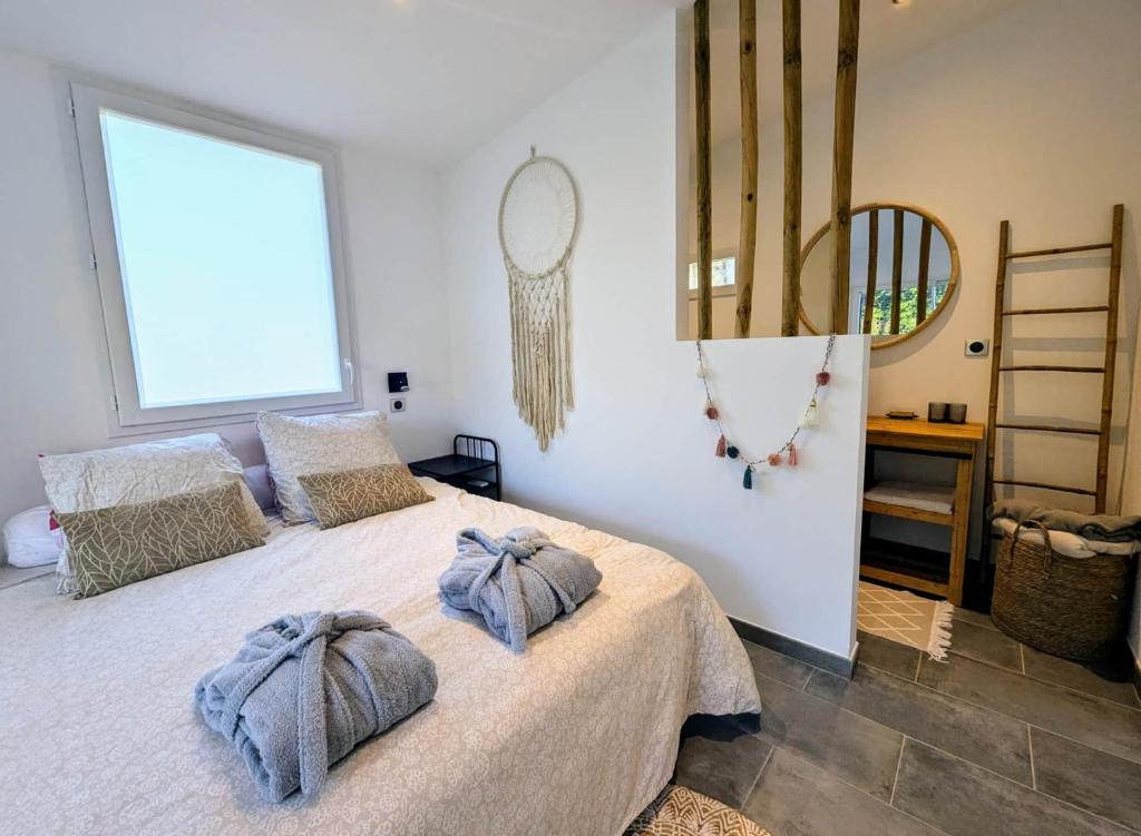 Postel nebo postele na pokoji v ubytování Les Nuits Nordiques