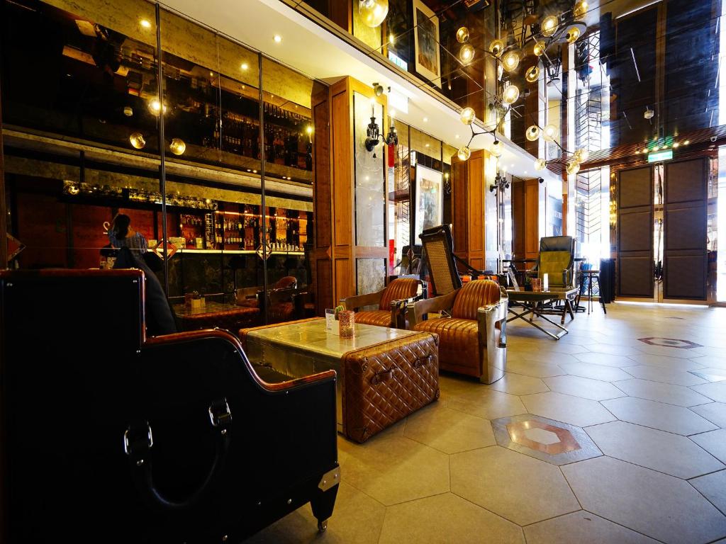 Posezení v ubytování 3 Door Hotel