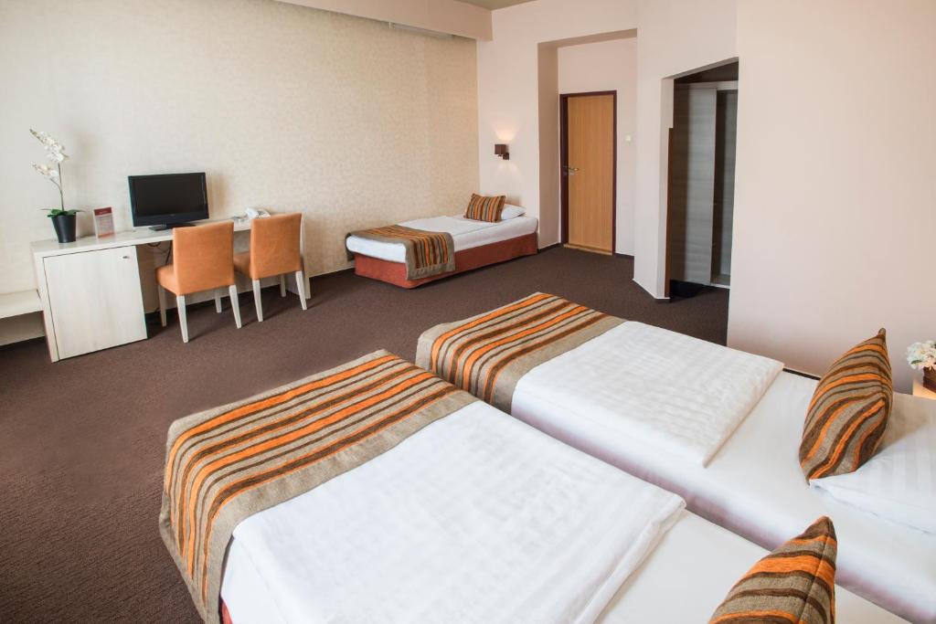 Postel nebo postele na pokoji v ubytování Star City Hotel