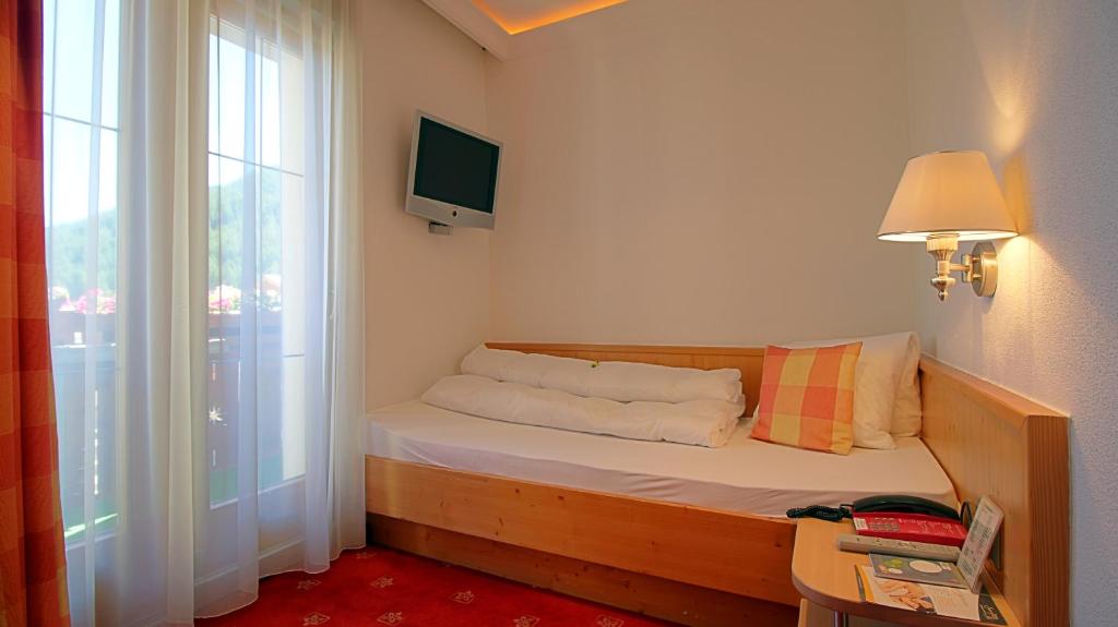 Postel nebo postele na pokoji v ubytování Samnaunerhof Vital-Hotel