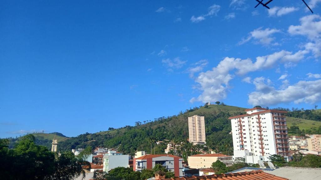 - une vue sur la ville et la montagne dans l'établissement Casa Central, à Socorro