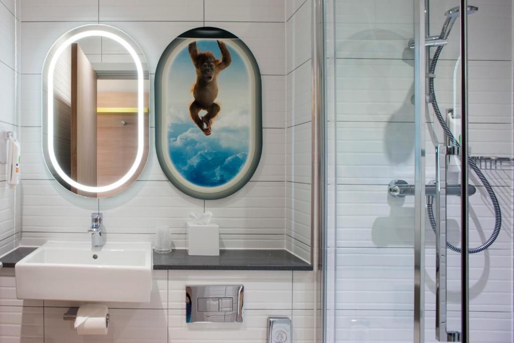 ibis Styles London Heathrow Airport - Chambre Familiale Avec Un Lit Double Et Un Canapé-lit