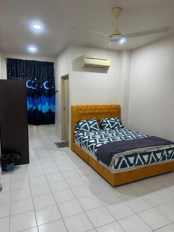 FamilyHomeStay TamanMolek 10Pax