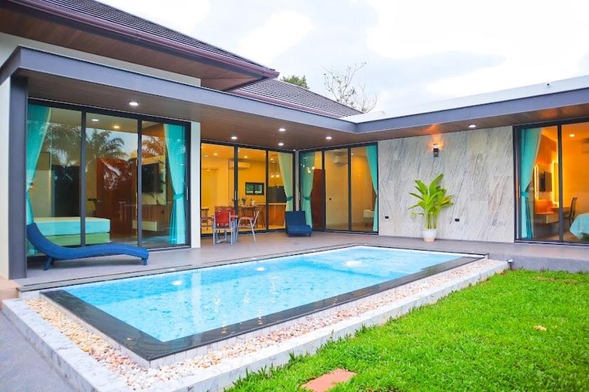 Hồ bơi trong/gần Villa Nadsuree Ao-Nang Modern House