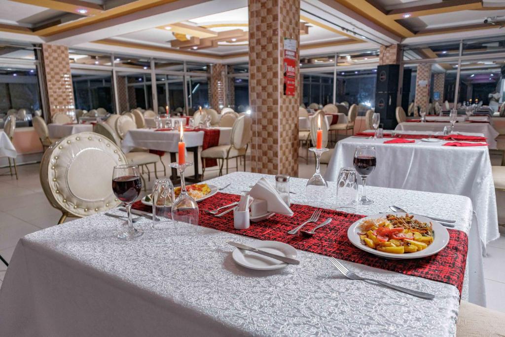 Mad på hotellet eller i nærheden