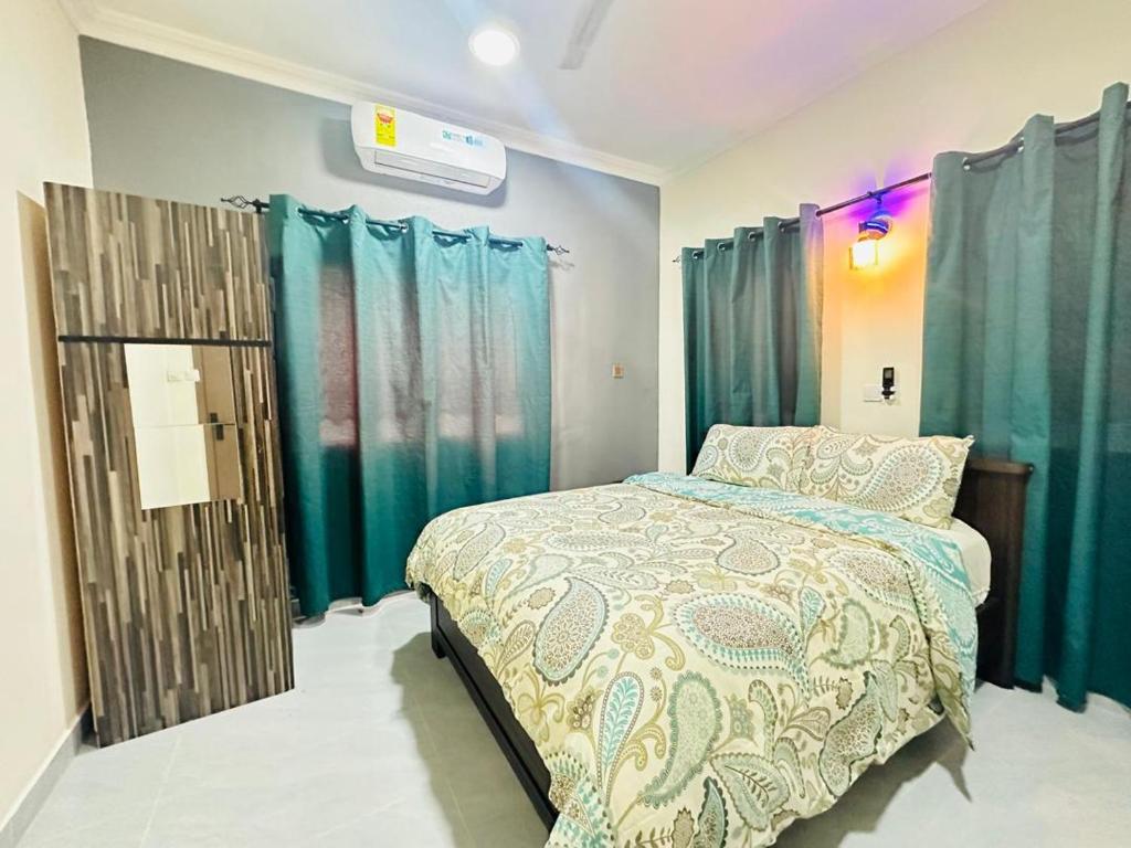 En eller flere senge i et værelse på EdenRose Home Apartment 1,2,3 n,4