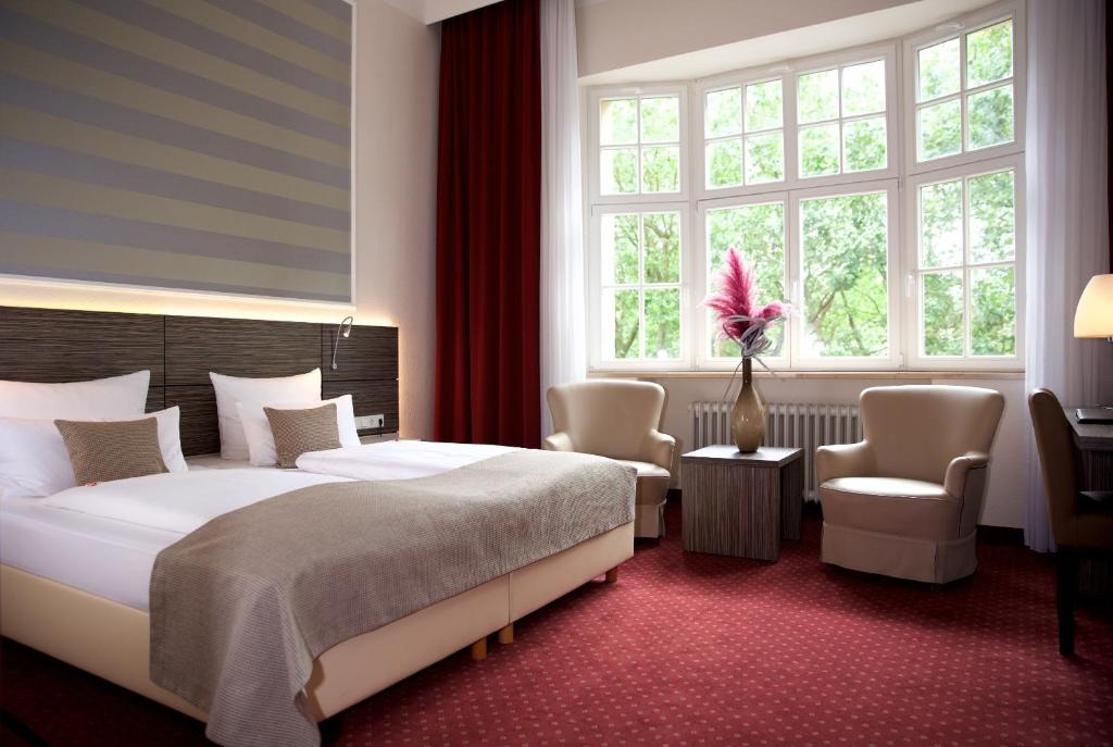 Postel nebo postele na pokoji v ubytování Hotel Prinzregent