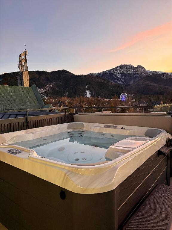 a hot tub on the roof of a building at Renesans Residence Zakopane in Zakopane