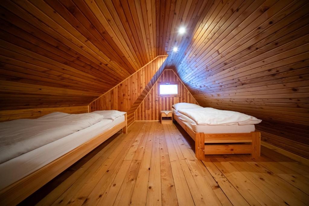 En eller flere senge i et værelse på Chalupa SKI Jezersko