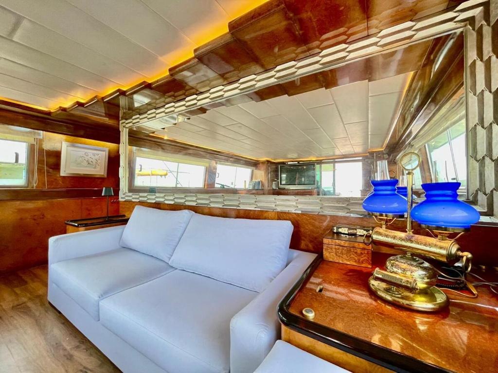 een woonkamer met een bank en een tafel bij Mimou Accommodation breakfast on yacht in Yasmine