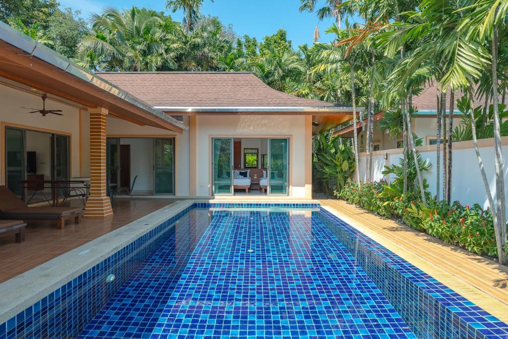 Swimmingpoolen hos eller tæt på Orchid Pool Villa 8 Rawai