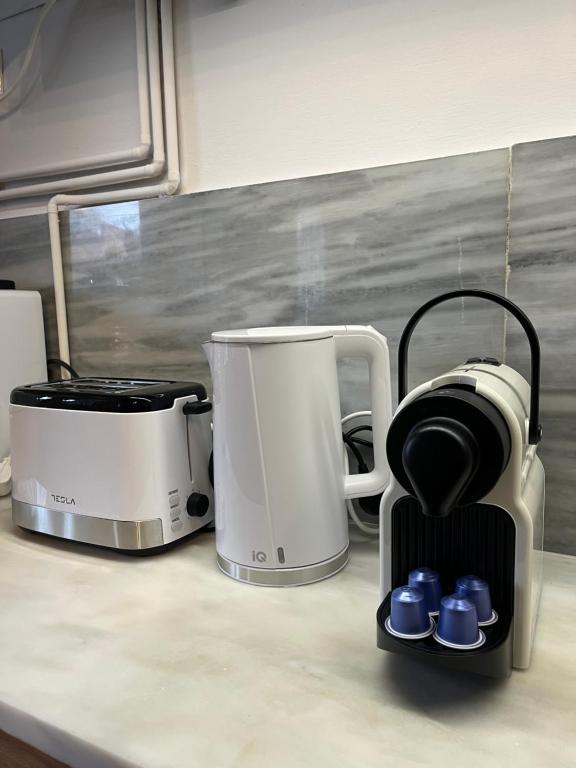 Příslušenství pro přípravu čaje a kávy v ubytování Eftychia's House