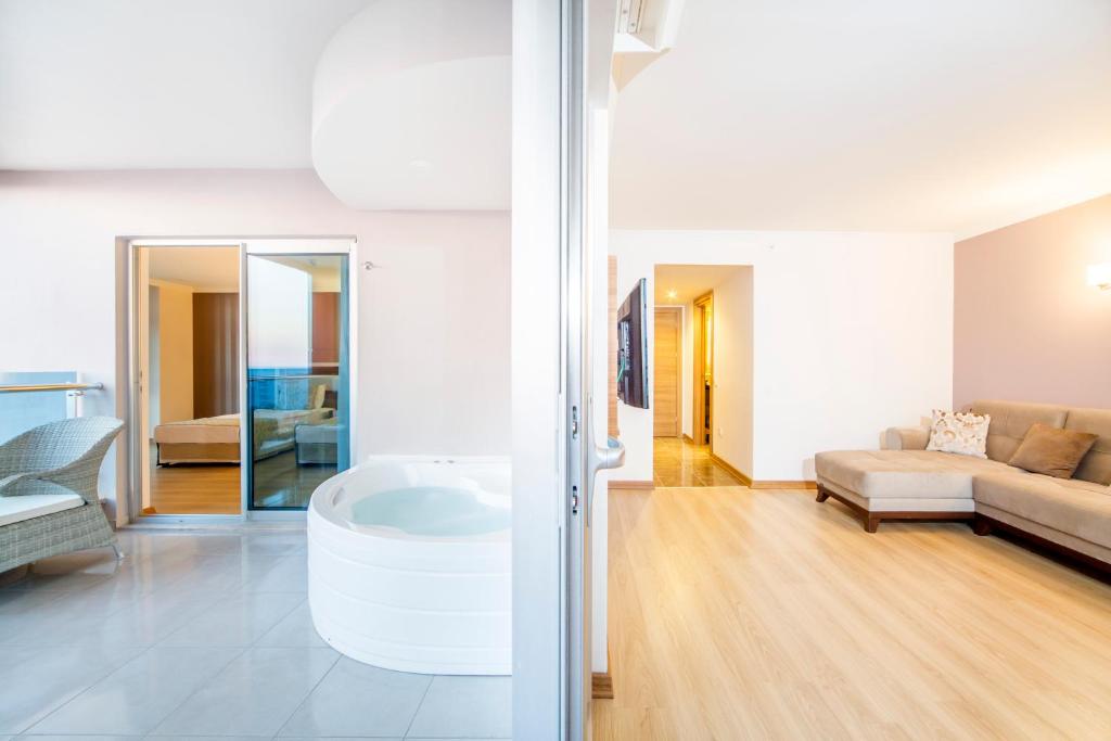 Lonicera Resort & Spa Hotel - Ultra All Inclusive - Suite Mit Whirlpool