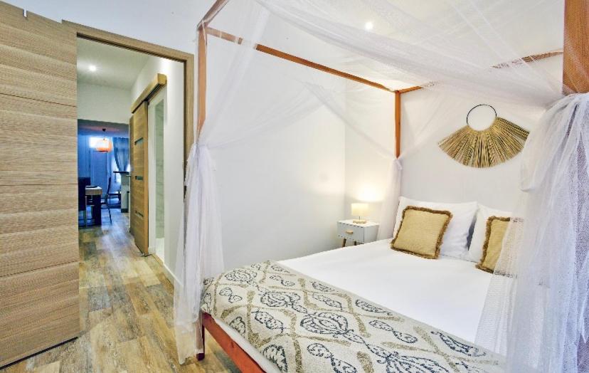 Postel nebo postele na pokoji v ubytování Charmant appartement avec extérieur privatif