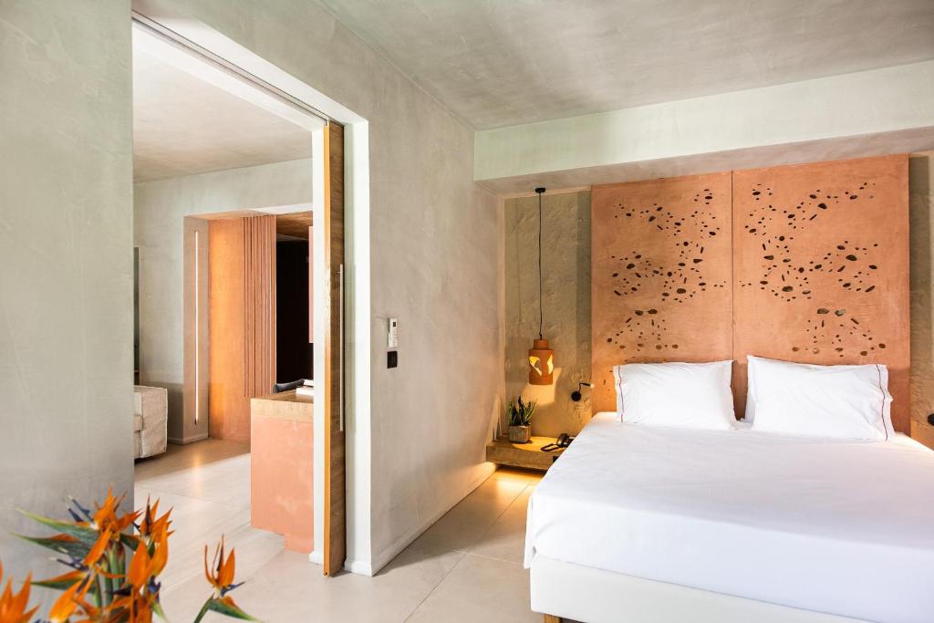 Beach Pilot Amphora Boutique Hotel 