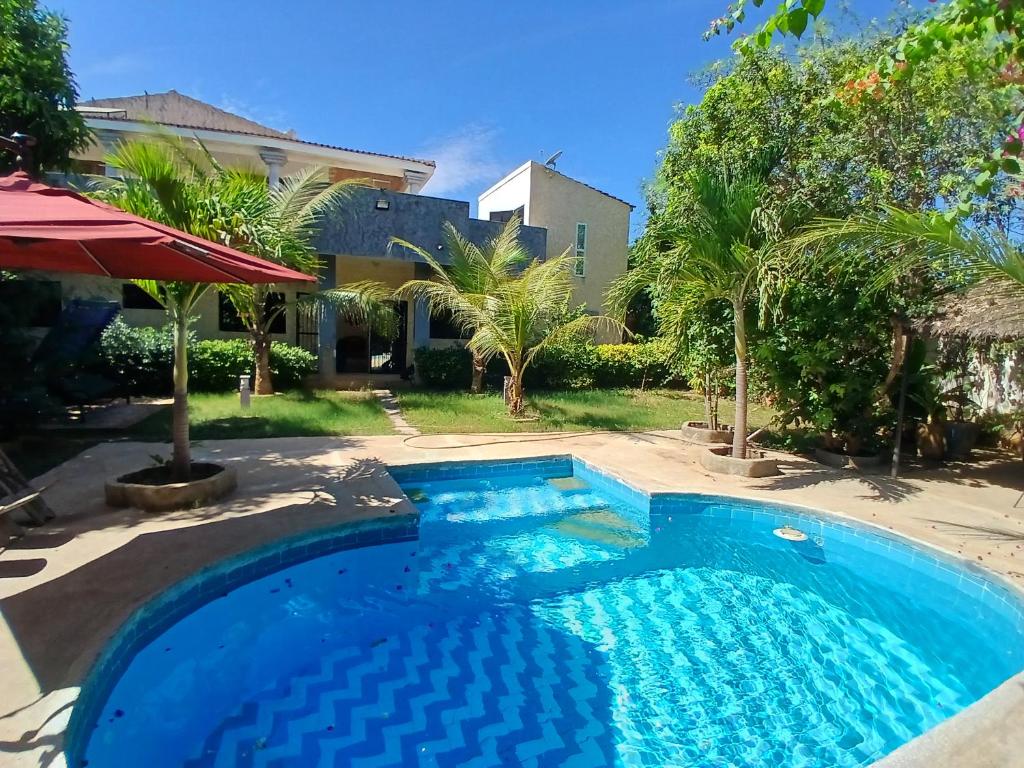 Hồ bơi trong/gần Villa NINA