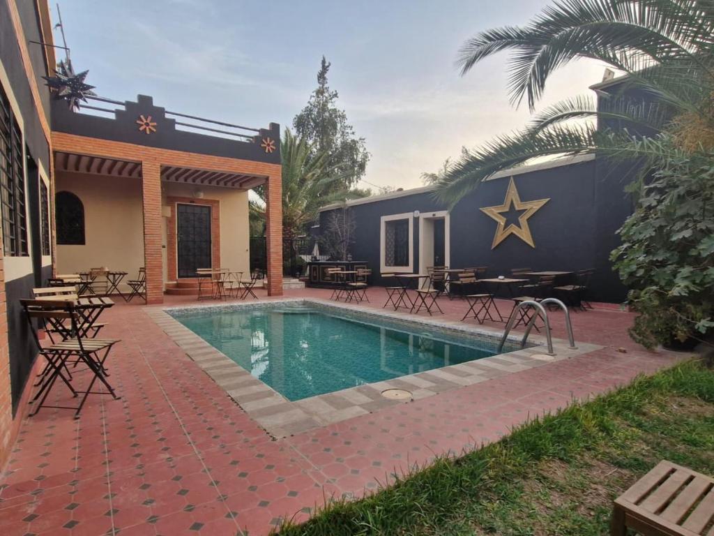 Πισίνα στο ή κοντά στο Ferme des Oliviers - Maison de Charme avec Vue Nature