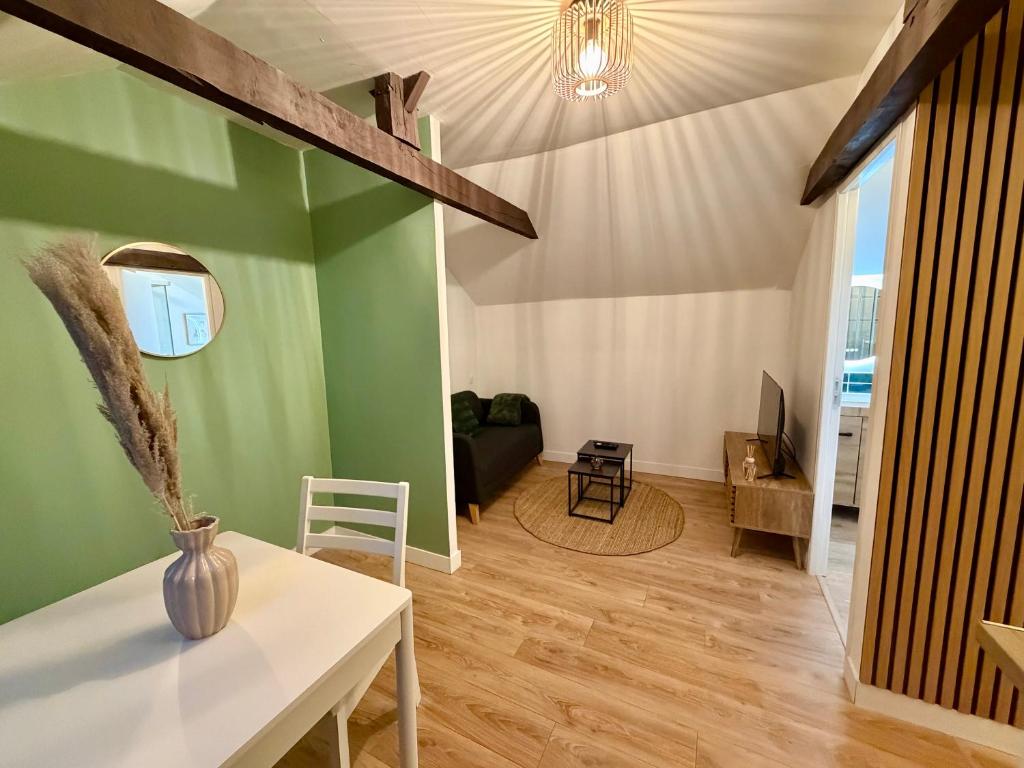 Posezení v ubytování La Halte - T2 centre de Tinteniac