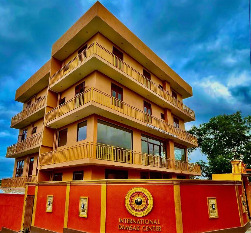 Billede fra billedgalleriet på International Damsak Center for spiritual development i Piliyandala