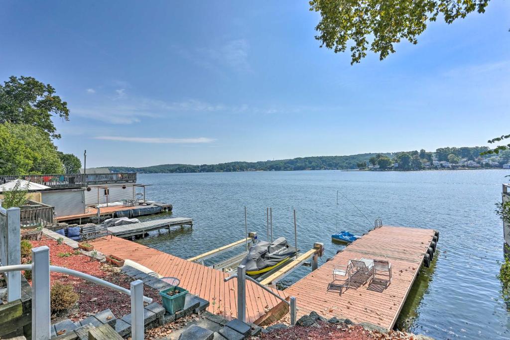 een dok met twee boten op het water bij Spacious Lakefront House With a Private Dock in Hopatcong