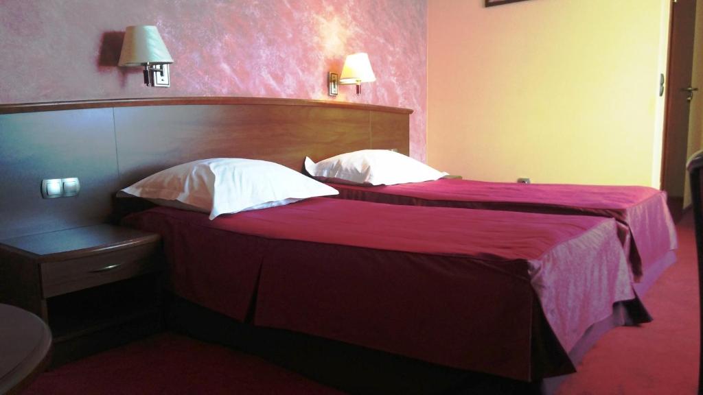 Postel nebo postele na pokoji v ubytování Hotel Zawiercie