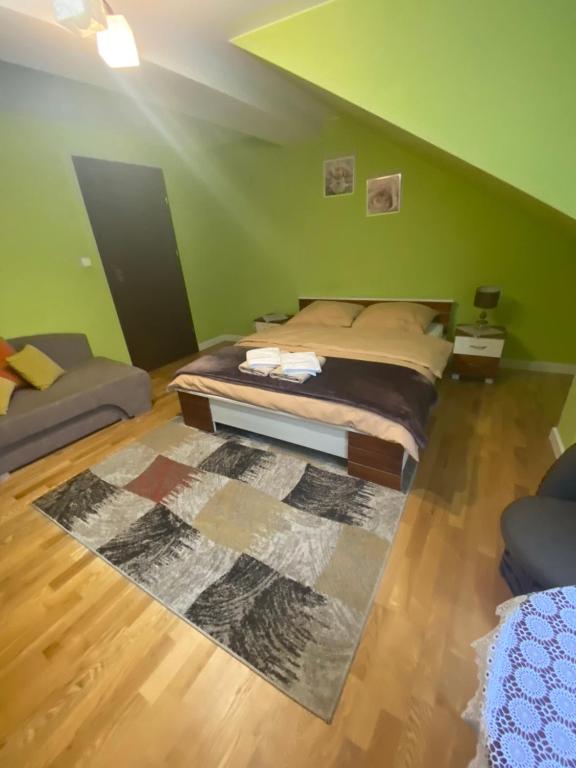 Postel nebo postele na pokoji v ubytování Victoria Domek do wynajecia