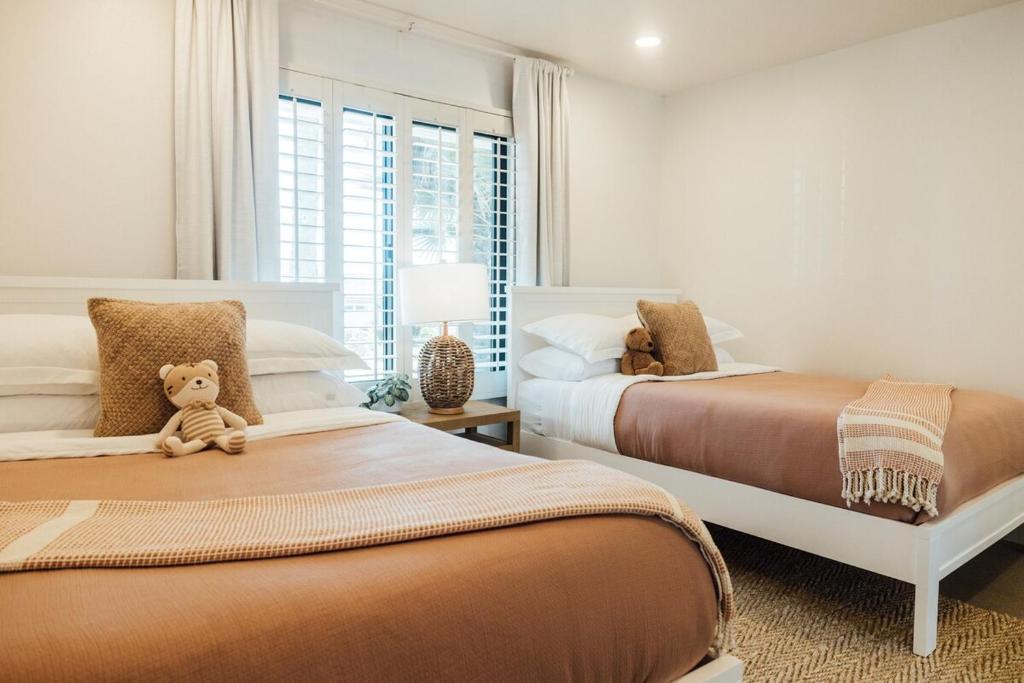 Postel nebo postele na pokoji v ubytování Palm Pool Grove - Luxury rental close to beach