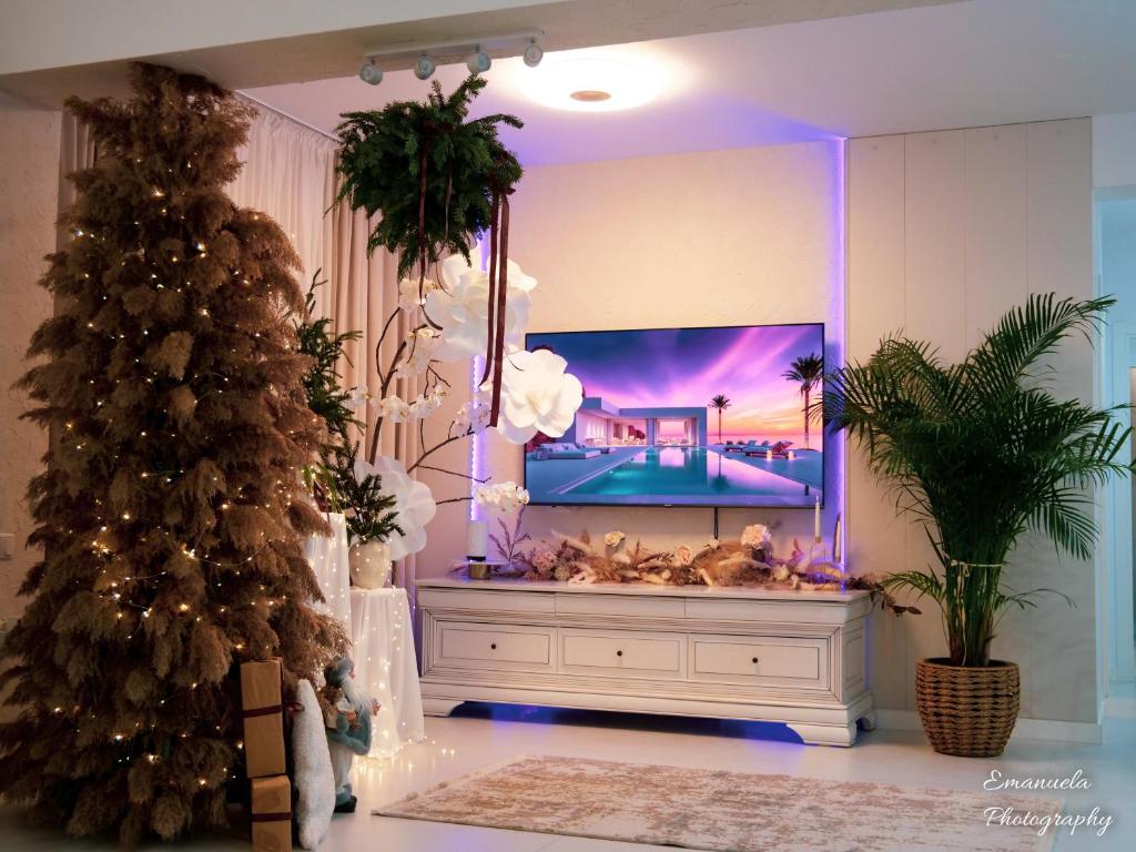 TV a/nebo společenská místnost v ubytování Penthouse View Aeroport Iasi 2