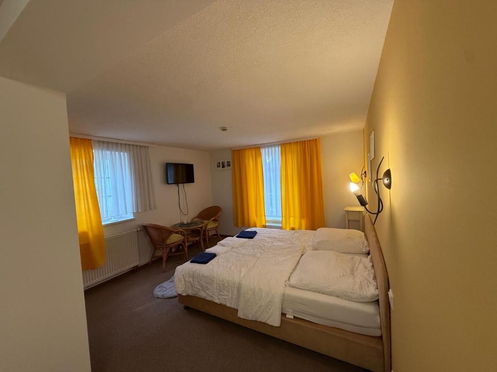 Giường trong phòng chung tại Restaurant & Pension Yammas