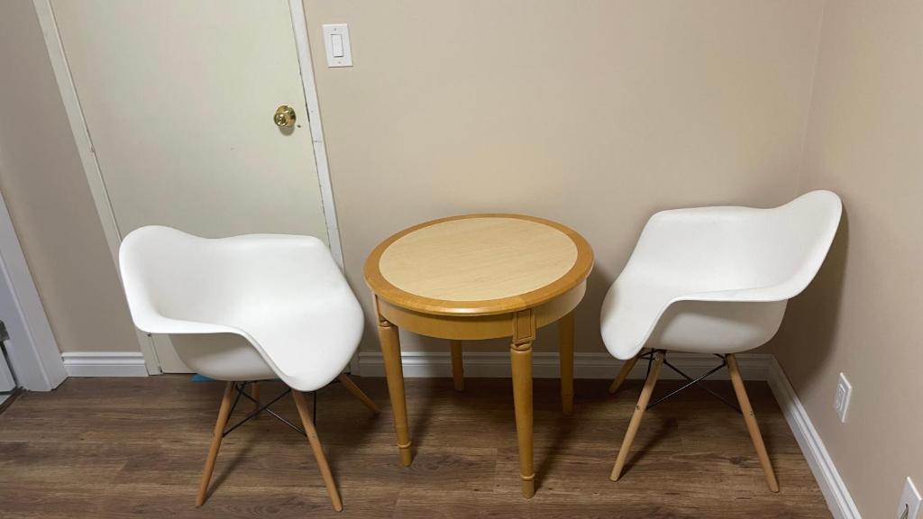 Billede fra billedgalleriet på Cozy Ground-Floor Room with Private Bath and Separate Entry i Delta