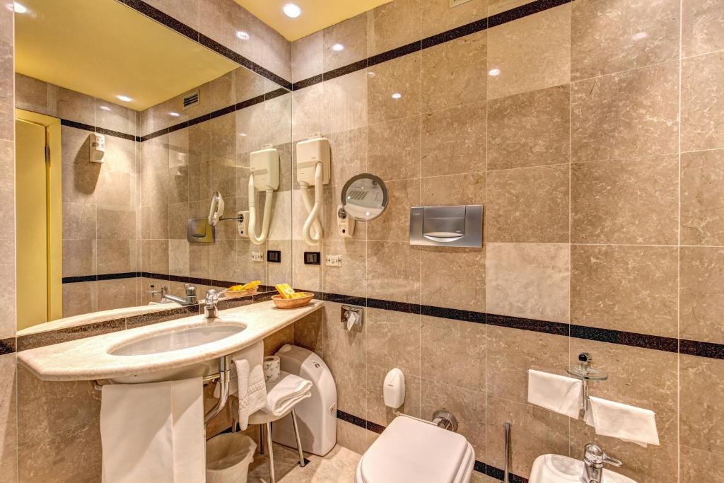 Koupelna v ubytování Hotel Motel Regal